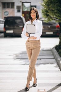 Apakah Seragam Kantor Harus Diganti Setiap Tahun? Ini Pertimbangannya